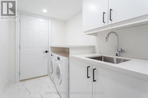 2B Iroquois Avenue, Mississauga, ON - Indoor Photo Showing Laundry Room