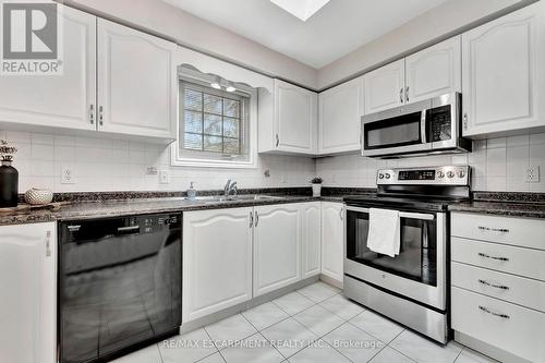 #23 -20 Meadowlands Blvd, Hamilton, ON - Indoor Photo Showing Kitchen With Double Sink