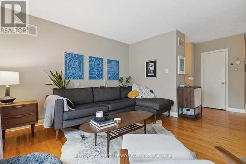 49 Woodward Avenue, London, ON - Indoor Photo Showing Living Room