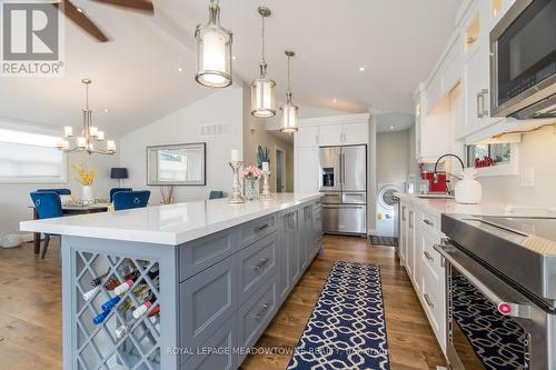14 Princess Anne Dr, Halton Hills, ON - Indoor Photo Showing Kitchen With Upgraded Kitchen