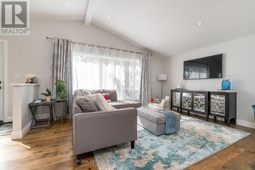 14 Princess Anne Dr, Halton Hills, ON - Indoor Photo Showing Living Room