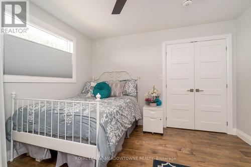14 Princess Anne Dr, Halton Hills, ON - Indoor Photo Showing Bedroom