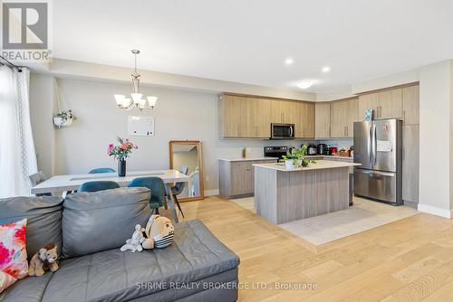 #9 -745 Chelton Rd, London, ON - Indoor Photo Showing Kitchen