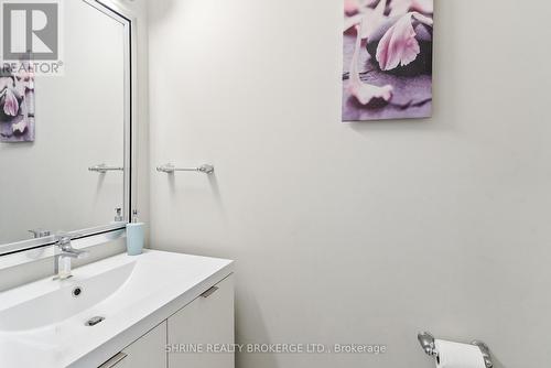 #9 -745 Chelton Rd, London, ON - Indoor Photo Showing Bathroom