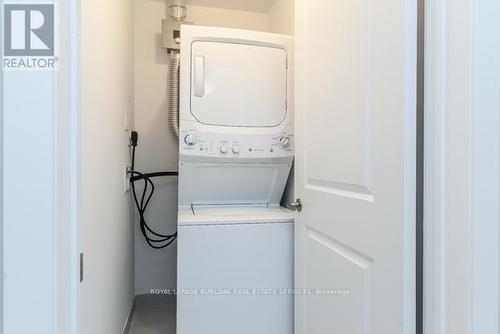 #321 -5010 Corporate Dr, Burlington, ON - Indoor Photo Showing Laundry Room