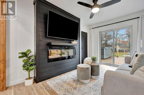 423 Mcdowell Road E, Norfolk (Simcoe), ON - Indoor Photo Showing Living Room With Fireplace