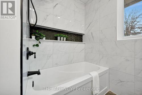 423 Mcdowell Road E, Norfolk (Simcoe), ON - Indoor Photo Showing Bathroom