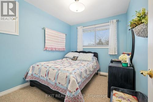 206 Chatterton Valley Cres, Quinte West, ON - Indoor Photo Showing Bedroom