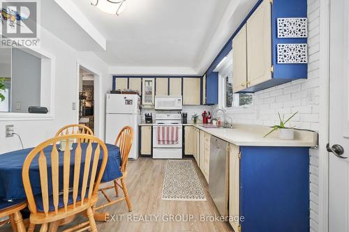 206 Chatterton Valley Crescent, Quinte West, ON - Indoor Photo Showing Kitchen