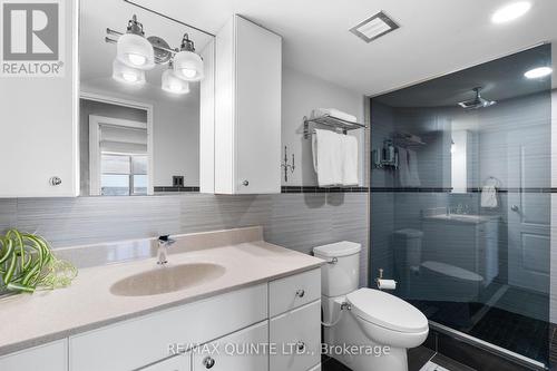 #Ph6 -350 Front St, Belleville, ON - Indoor Photo Showing Bathroom