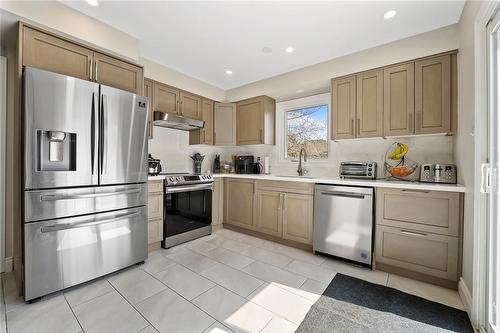 9 Newcombe Road, Dundas, ON - Indoor Photo Showing Kitchen