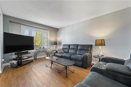 9 Newcombe Road, Dundas, ON - Indoor Photo Showing Living Room
