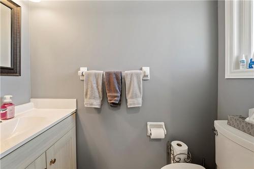 9 Newcombe Road, Dundas, ON - Indoor Photo Showing Bathroom