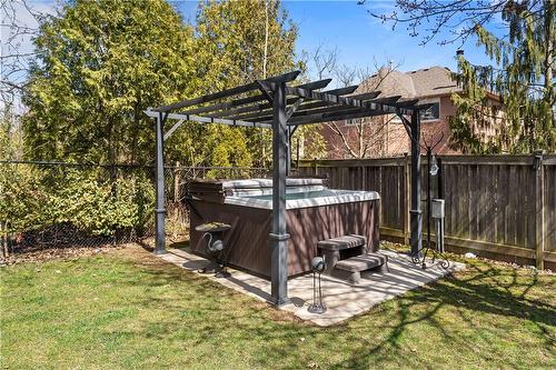 9 Newcombe Road, Dundas, ON - Outdoor