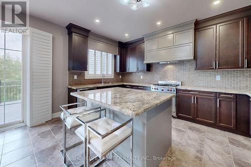 131 Lady Nadia Dr, Vaughan, ON - Indoor Photo Showing Kitchen With Upgraded Kitchen