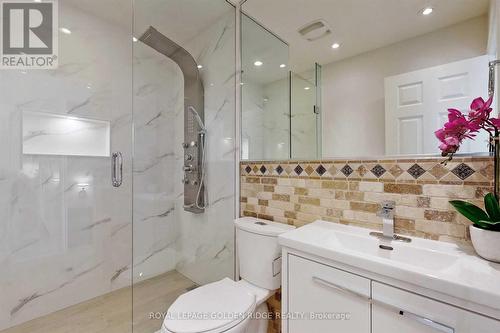 1201 Kingdale Rd, Newmarket, ON - Indoor Photo Showing Bathroom