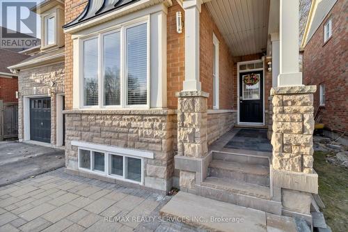 355 Cheryl Mews Boulevard, Newmarket, ON - Outdoor With Facade