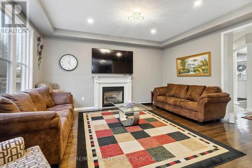 355 Cheryl Mews Boulevard, Newmarket, ON - Indoor Photo Showing Living Room With Fireplace