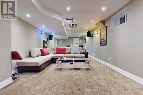29 Vesta Dr, Richmond Hill, ON - Indoor Photo Showing Living Room