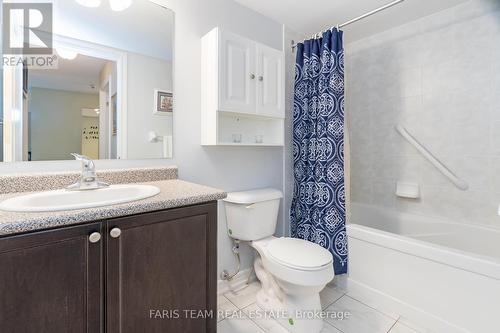 #18 -41 Coulter St, Barrie, ON - Indoor Photo Showing Bathroom