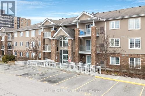 #18 -41 Coulter St, Barrie, ON - Outdoor With Balcony With Facade