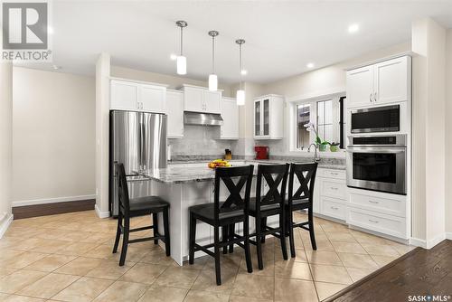 211 7Th Street, Pilot Butte, SK - Indoor Photo Showing Kitchen With Upgraded Kitchen