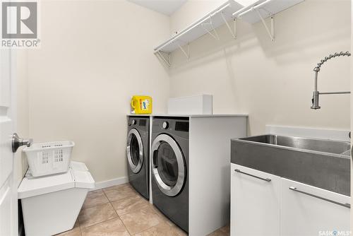 211 7Th Street, Pilot Butte, SK - Indoor Photo Showing Laundry Room