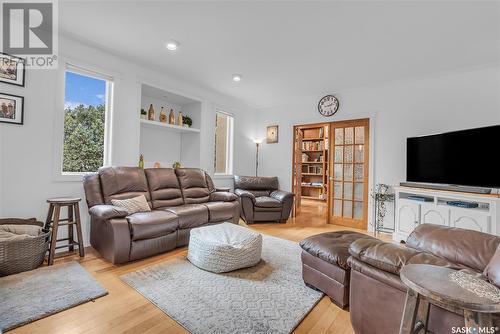 739 Emerald Bay, Saskatoon, SK - Indoor Photo Showing Living Room