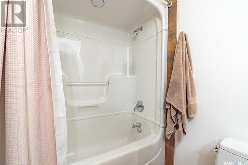 739 Emerald Bay, Saskatoon, SK - Indoor Photo Showing Bathroom