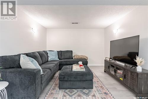 1114 Confederation Drive, Saskatoon, SK - Indoor Photo Showing Living Room