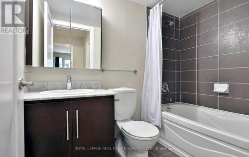 818 - 20 Blue Jays Way, Toronto, ON - Indoor Photo Showing Bathroom