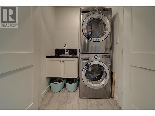 3112 Doctors Lake Road, 150 Mile House, BC - Indoor Photo Showing Laundry Room