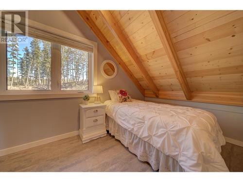 3112 Doctors Lake Road, 150 Mile House, BC - Indoor Photo Showing Bedroom