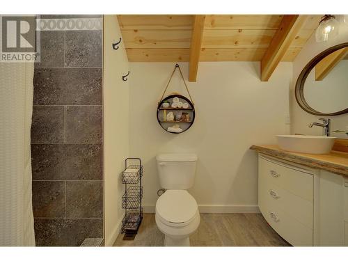 3112 Doctors Lake Road, 150 Mile House, BC - Indoor Photo Showing Bathroom