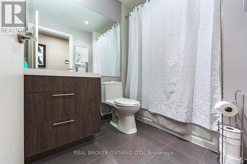 20 - 30 Nelson Street, Toronto, ON - Indoor Photo Showing Bathroom