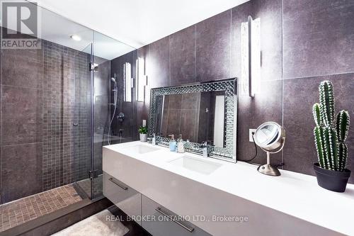 20 - 30 Nelson Street, Toronto, ON - Indoor Photo Showing Bathroom