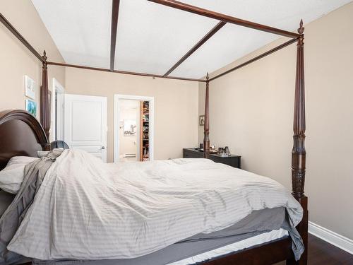 Master bedroom - 401-150 Rue Barnett, Dollard-Des-Ormeaux, QC - Indoor Photo Showing Bedroom