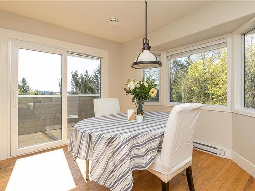 11070 Salal Pl, North Saanich, BC - Indoor Photo Showing Dining Room