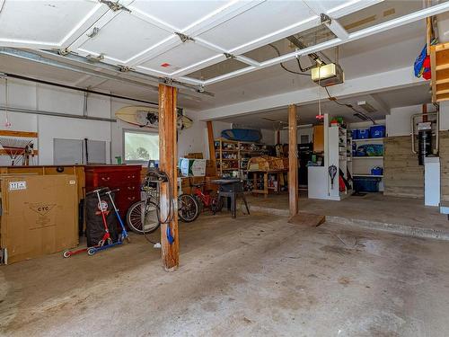 11070 Salal Pl, North Saanich, BC - Indoor Photo Showing Garage