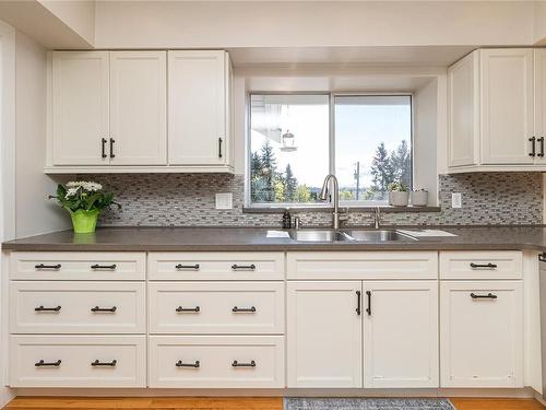 11070 Salal Pl, North Saanich, BC - Indoor Photo Showing Kitchen With Double Sink