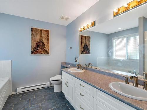 3905 Cedar Hill Rd, Saanich, BC - Indoor Photo Showing Bathroom