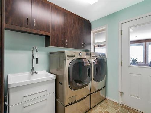 3905 Cedar Hill Rd, Saanich, BC - Indoor Photo Showing Laundry Room