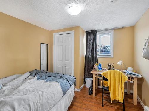 3905 Cedar Hill Rd, Saanich, BC - Indoor Photo Showing Bedroom