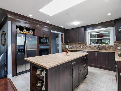 3905 Cedar Hill Rd, Saanich, BC - Indoor Photo Showing Kitchen With Upgraded Kitchen