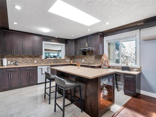 3905 Cedar Hill Rd, Saanich, BC - Indoor Photo Showing Kitchen With Upgraded Kitchen