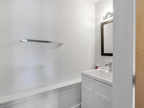 991 Ariane Gdns, Langford, BC - Indoor Photo Showing Bathroom