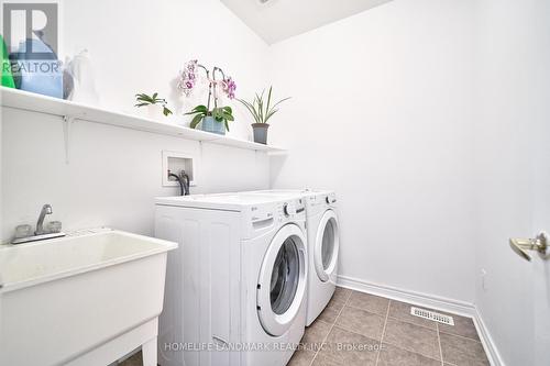 35 Yakefarm Blvd, Whitchurch-Stouffville, ON - Indoor Photo Showing Laundry Room