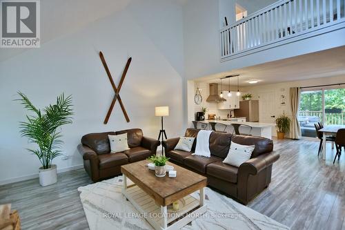 207 Escarpment Cres, Collingwood, ON - Indoor Photo Showing Living Room