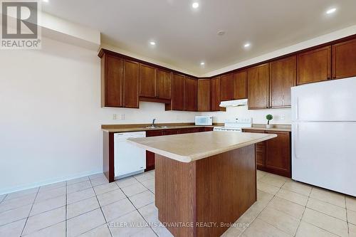 3873 Mayla Drive, Mississauga, ON - Indoor Photo Showing Kitchen