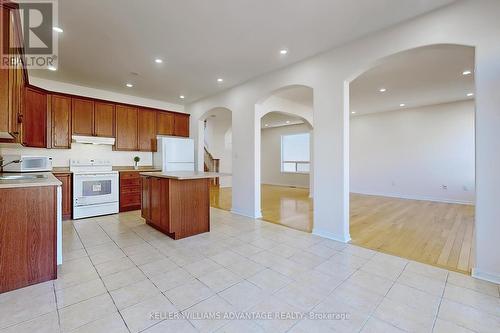 3873 Mayla Dr, Mississauga, ON - Indoor Photo Showing Kitchen